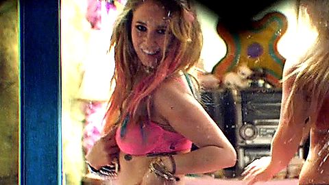 Pic: Juno Temple in Small Apartments (2012)