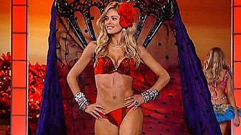 Pic: Doutzen Kroes in The Victoria's Secret Fashion Show 2011 (2011)