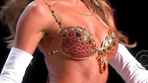 Pic: Candice Swanepoel in The Victoria's Secret Fashion Show 2013 (2013)