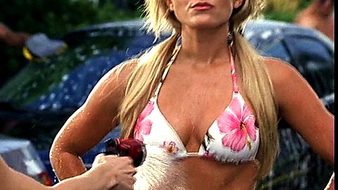 Pic: Nicky Whelan in Scrubs (2001)