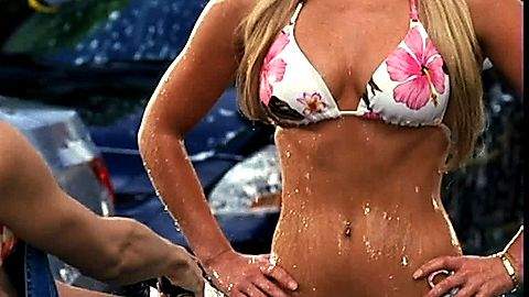 Pic: Nicky Whelan in Scrubs (2001)