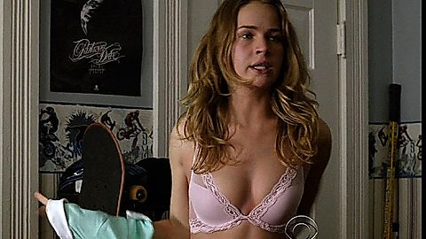 Pic: Britt Robertson in Under the Dome (2013)