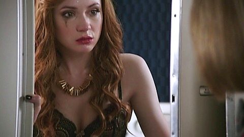 Pic: Karen Gillan in Selfie