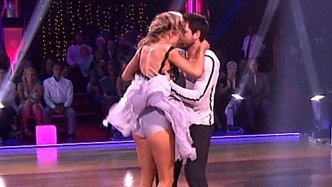 Pic: Erin Andrews in Dancing with the Stars (2005)
