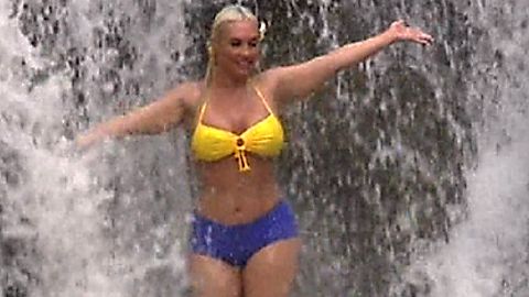 Pic: Coco  in Ice Loves Coco (2011)