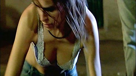 Pic: Kasia Smutniak in Nelle Tue Mani (2007)