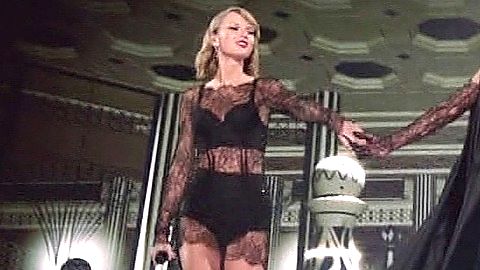 Pic: Taylor Swift in The Victoria's Secret Fashion Show 2014