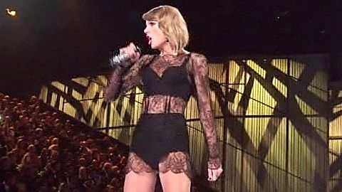 Pic: Taylor Swift in The Victoria's Secret Fashion Show 2014