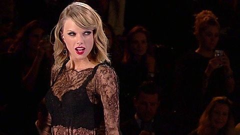Pic: Taylor Swift in The Victoria's Secret Fashion Show 2014