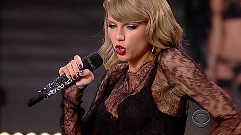 Pic: Taylor Swift in The Victoria's Secret Fashion Show 2014