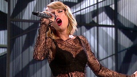 Pic: Taylor Swift in The Victoria's Secret Fashion Show 2014