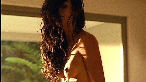 Pic: Lyne Renee in Strike Back (2010)