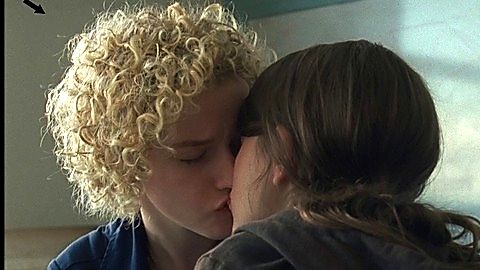 Pic: Julia Garner in I Believe in Unicorns (2014)