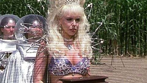 Pic: Paige Brooks in Men in Black II (2002)