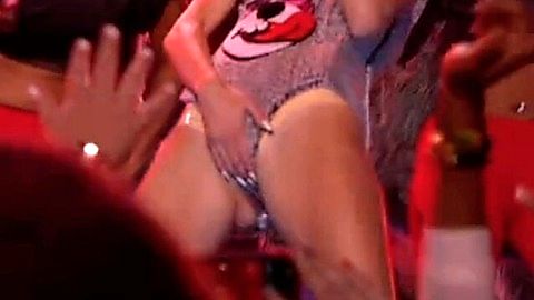 Pic: Miley Cyrus in MTV Video Music Awards (1984)