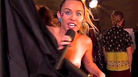 Pic: Miley Cyrus in MTV Video Music Awards (1984)