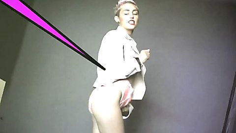 Pic: Miley Cyrus in V Magazine Photo Shoot 2013 (2013)