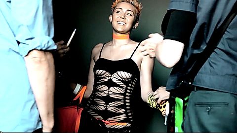 Pic: Miley Cyrus in V Magazine Photo Shoot 2013 (2013)