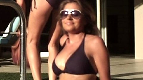 Pic: Nicole Zeoli in Machine Head (2011)