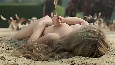 Pic: Yvonne Catterfeld in La belle et la bête (2014)