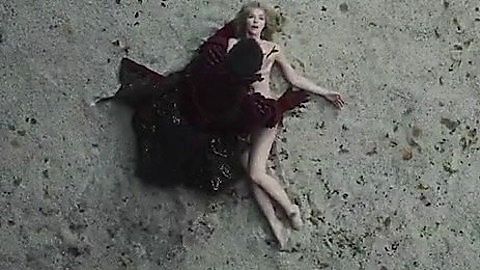 Pic: Yvonne Catterfeld in La belle et la bête (2014)
