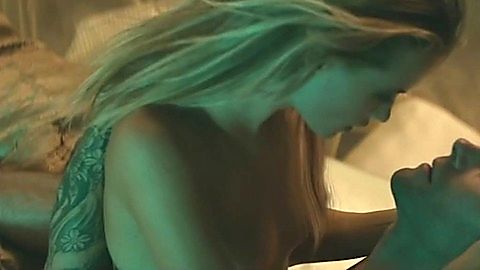 Pic: Behati Prinsloo in Maroon 5 - Animals