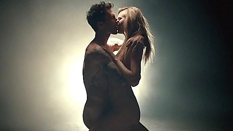 Pic: Behati Prinsloo in Maroon 5 - Animals