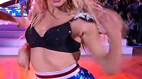 Pic: Lindsay Arnold in Dancing with the Stars (2005)