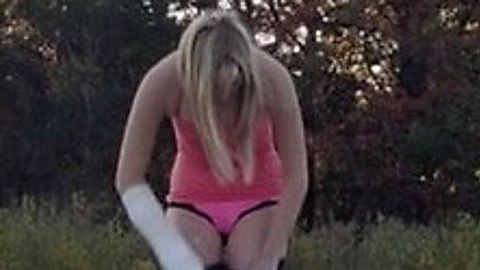 Pic: Maika Monroe in It Follows (2014)