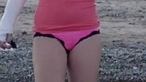 Pic: Maika Monroe in It Follows (2014)
