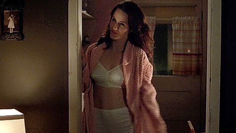 Pic: Rachel Brosnahan in Manhattan (2014)