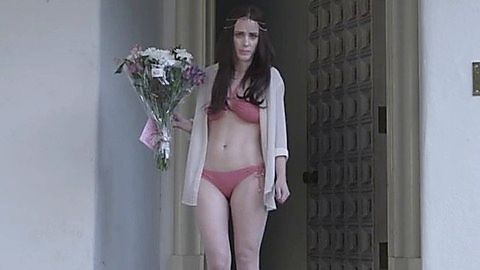 Pic: Rachel Brosnahan in Basically (2014)