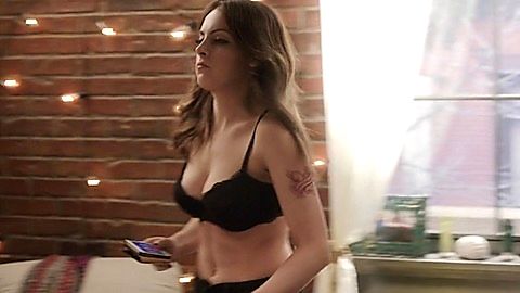 Pic: Elizabeth Gillies in Sex&Drugs&Rock&Roll (2015)