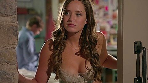 Pic: Merritt Patterson in The Royals (2015)