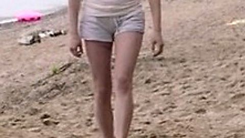 Pic: Olivia Luccardi in It Follows (2014)