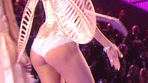 Pic: Karlie Kloss in The Victoria's Secret Fashion Show 2014