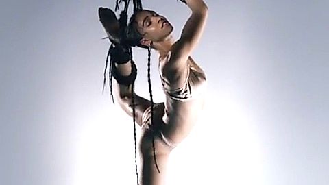 Pic: FKA Twigs in FKA Twigs - Pendulum (2015)