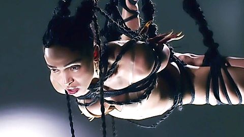 Pic: FKA Twigs in FKA Twigs - Pendulum (2015)