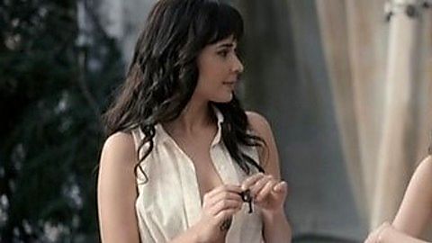 Pic: Adriana Louvier in Más negro que la noche (2014)