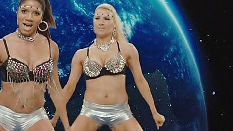 Pic: Cassidy Elizabeth Lefort in Hot Tub Time Machine 2 (2014)