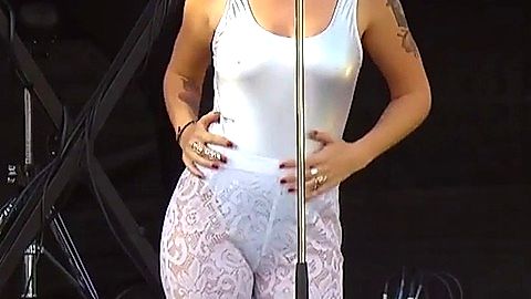Pic: Tove Lo in Tove Lo - Talking Body (Live at Rock in Rio, Las Vegas) (2015)