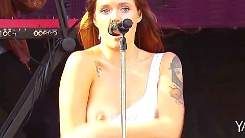 Pic: Tove Lo in Tove Lo - Talking Body (Live at Rock in Rio, Las Vegas) (2015)