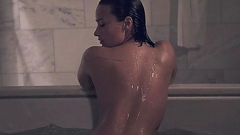 Pic: Demi Lovato in Vanity Fair: Photoshoot (2015)