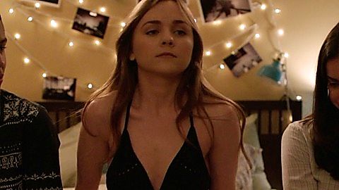 Pic: Tara Lynne Barr in Casual (2015)