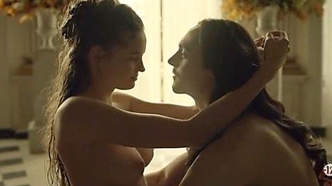 Pic: Noémie Schmidt in Versailles (2015)