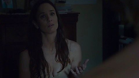 Pic: Sarah Wayne Callies in Colony (2016)