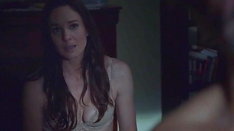 Pic: Sarah Wayne Callies in Colony (2016)