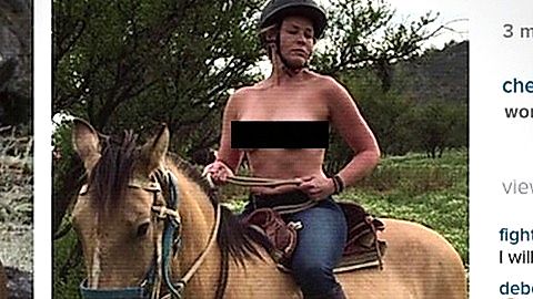 Pic: Chelsea Handler in Chelsea Does (2016)