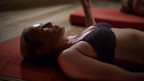 Pic: Chelsea Handler in Chelsea Does (2016)