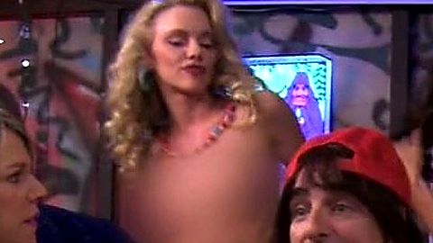 Pic: Elle Evans in It's Always Sunny in Philadelphia (2005)